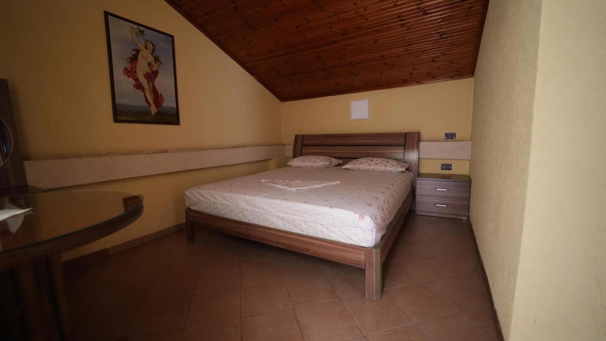 Alen Bar Hotel Tiranë Ngoại thất bức ảnh