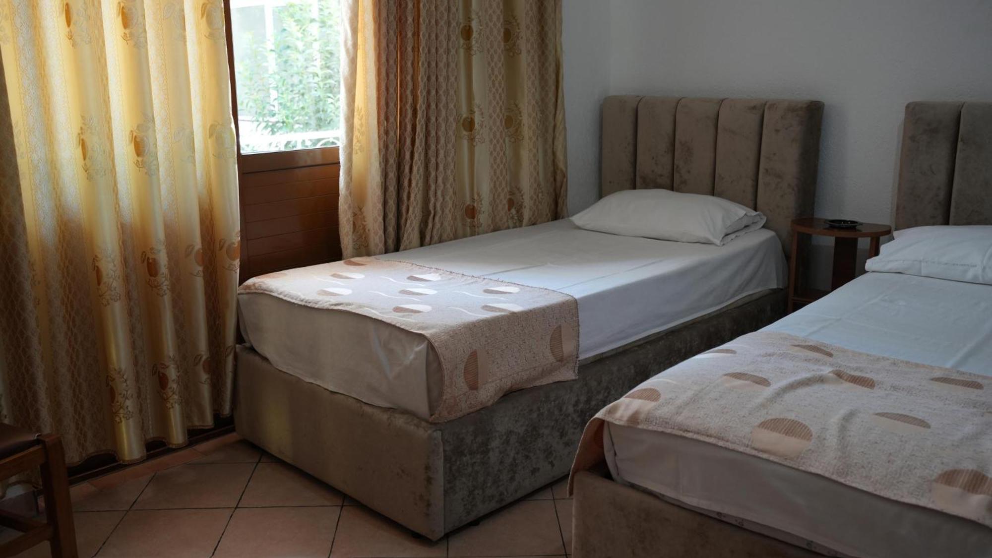 Alen Bar Hotel Tiranë Ngoại thất bức ảnh