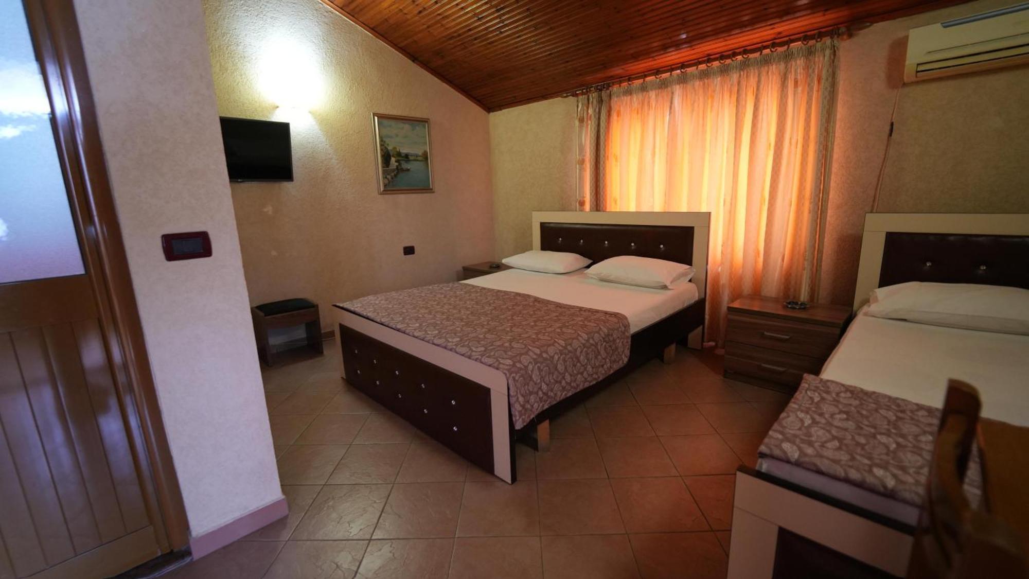 Alen Bar Hotel Tiranë Ngoại thất bức ảnh