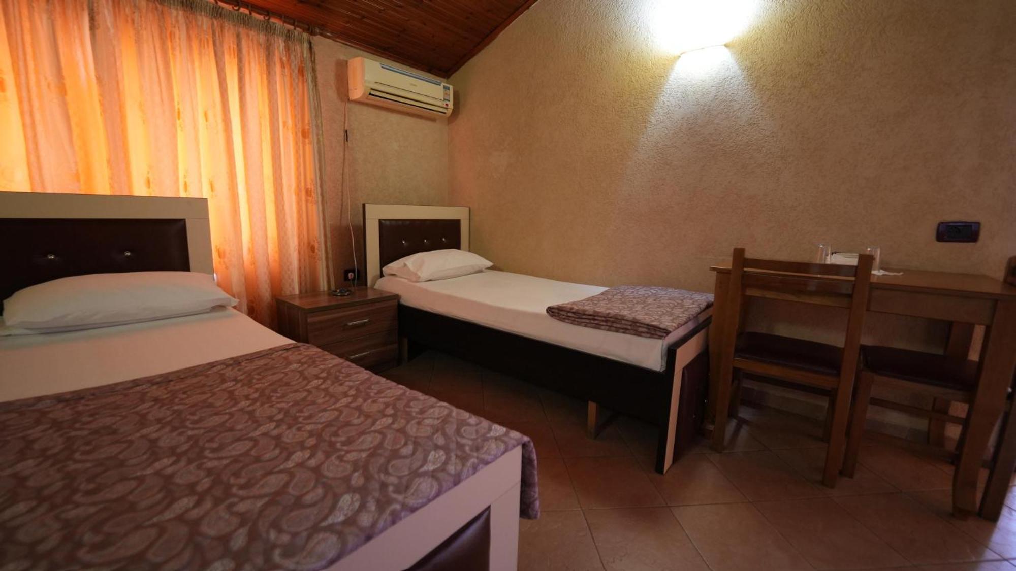 Alen Bar Hotel Tiranë Ngoại thất bức ảnh