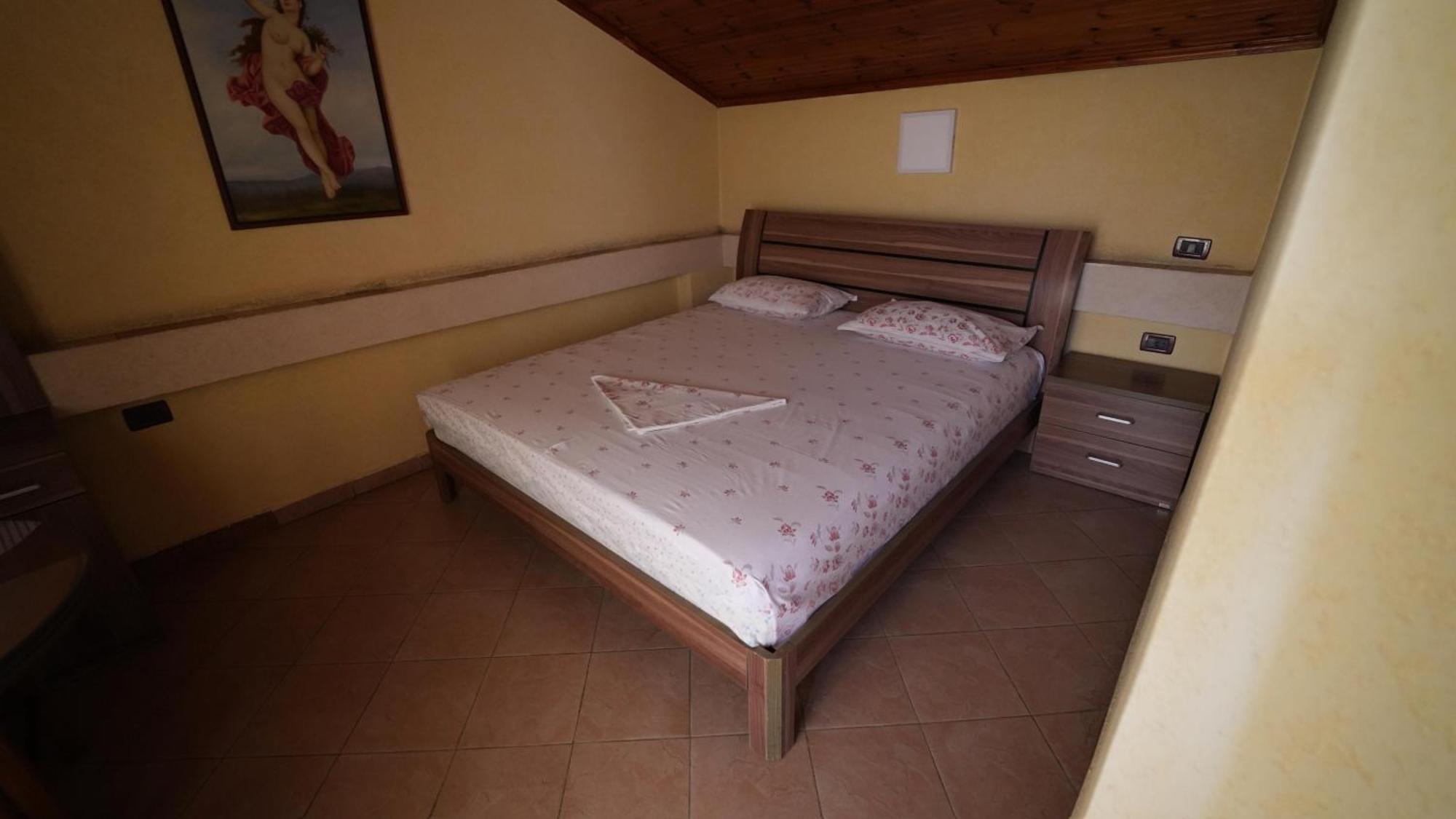 Alen Bar Hotel Tiranë Ngoại thất bức ảnh